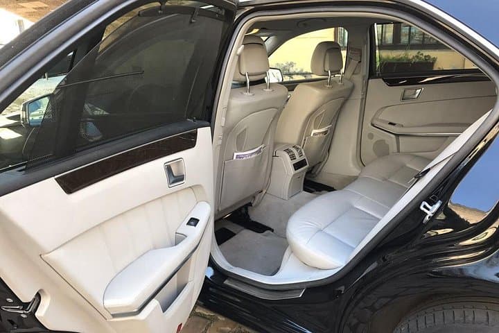 Private Transfer from Prague Hotel to Prague Airport