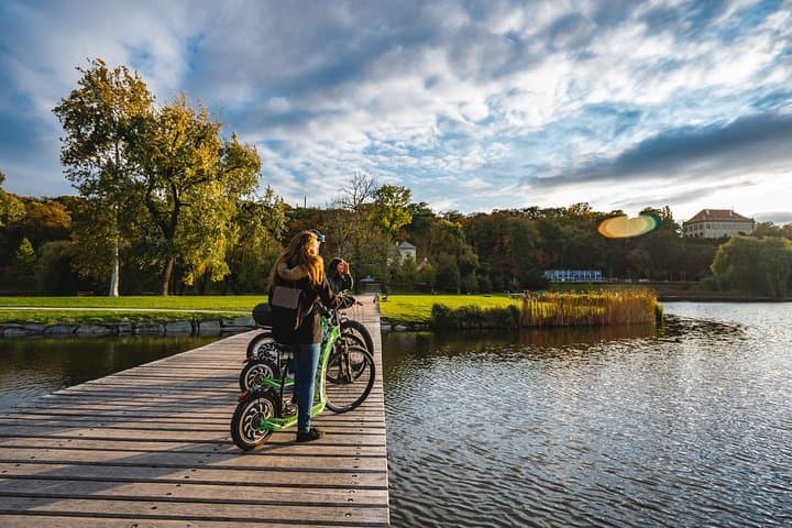 Rent your E-Scooter Hugo Bike in Prague!