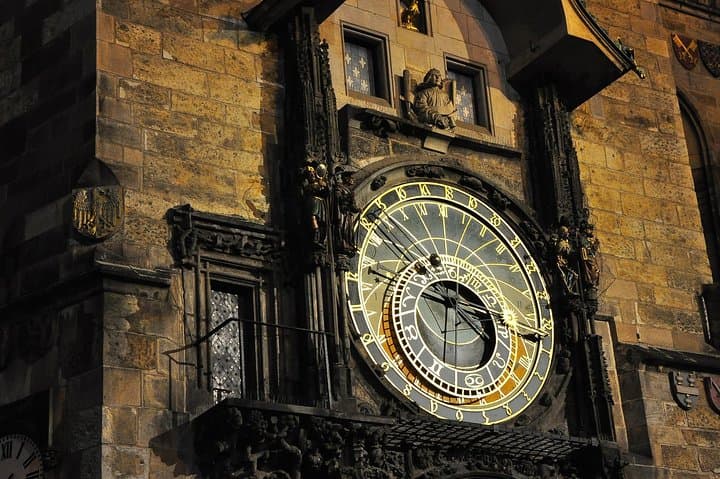 Private Transfer from Karlovy Vary to Prague, English-speaking driver
