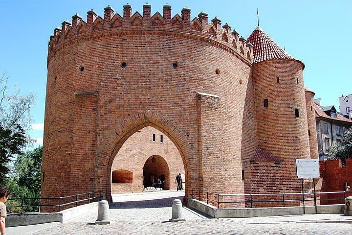 Private Transfer from Prague to Warsaw with 2h of Sightseeing
