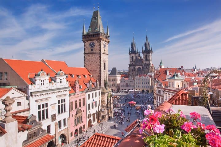 Private Transfer from Karlovy Vary to Prague, English-speaking driver