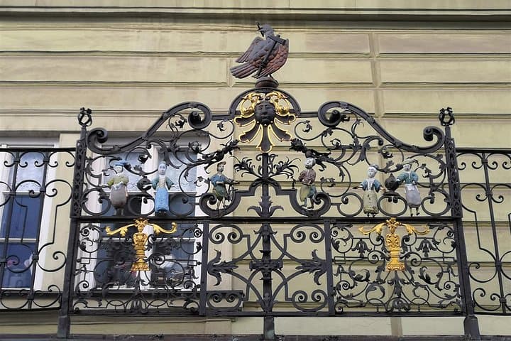 Prague’s Mala Strana city game: a historic journey