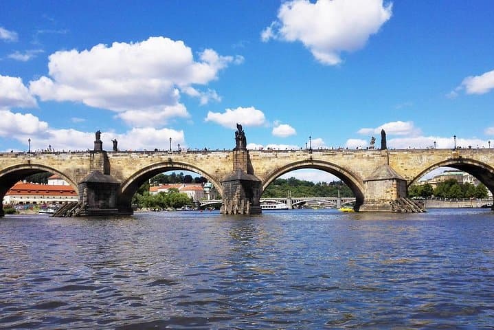 2:5-Hour Walking Tour of Old Town Prague with Boat Ride