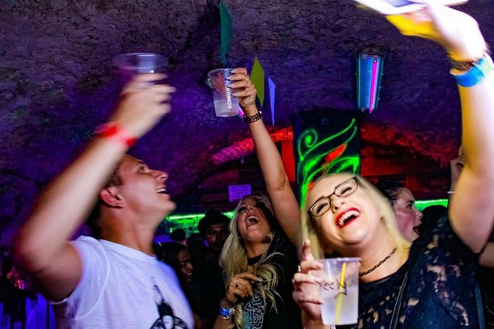 Pub Crawl: 2Hour Open Bar, Welcome Shots & VIP Club-Limited Spots