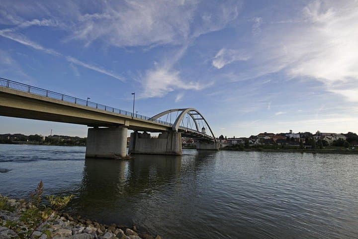 1-way Prague to Vilshofen private transfer - up to 7 passengers