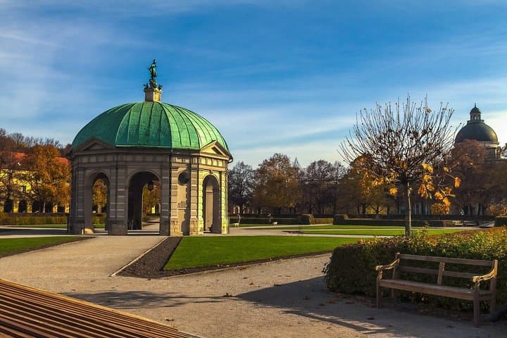 1-way Prague to Munich - private transfer - up to 7 passengers