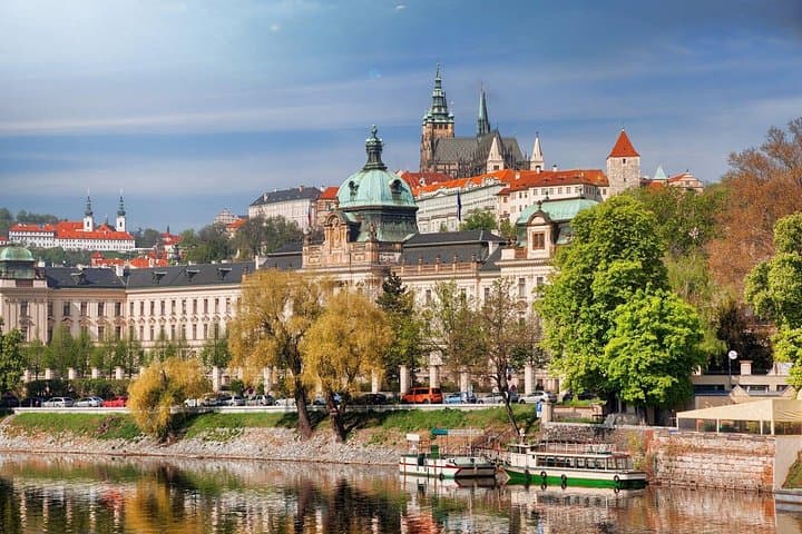 1-way Prague to Munich - private transfer - up to 7 passengers