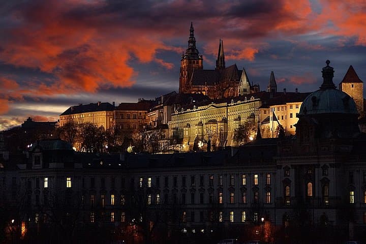 Prague Castle: Private fairytale walking tour
