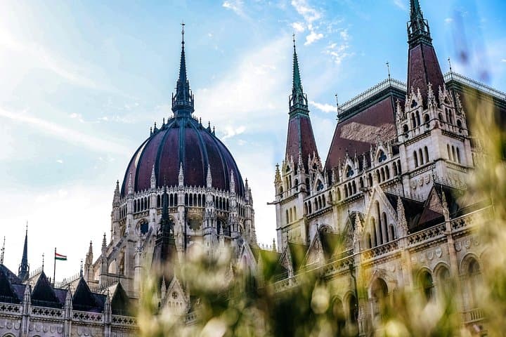 Prague to Budapest Private Transfer with Optional Wine Tasting