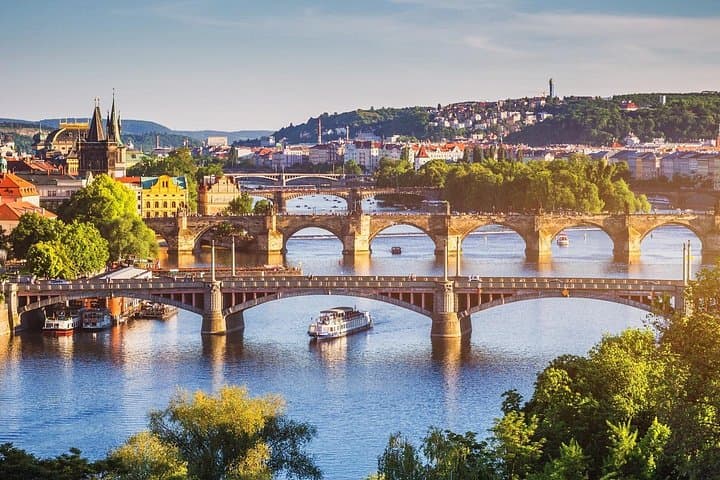 Private transfer from Prague to Salzburg ( sedan 3 pax )