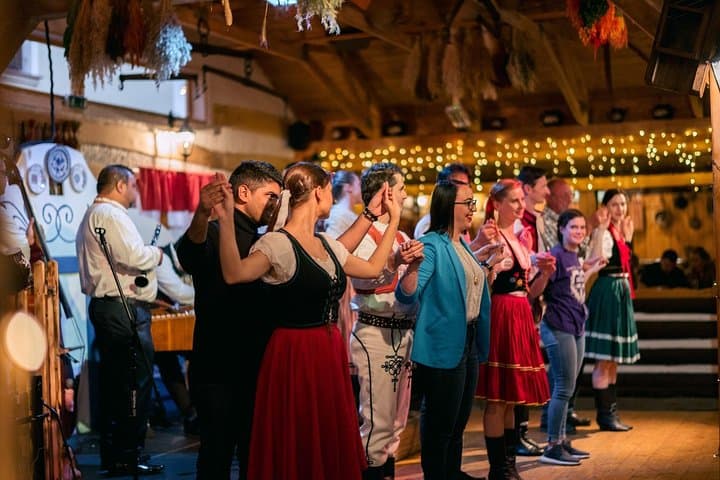 Folklore evening party with dinner, unlimited drinks and music