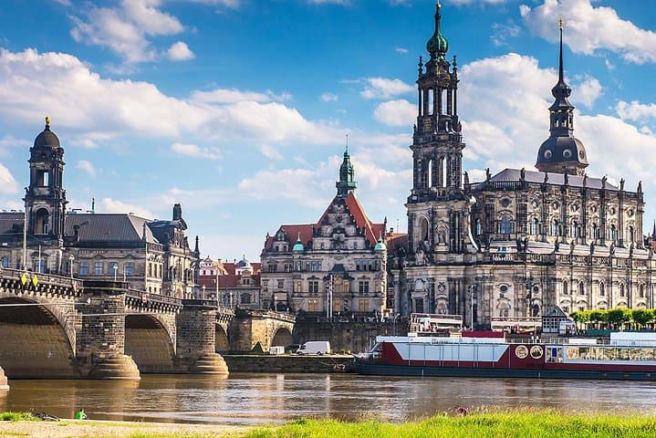 Private transfer from Prague to Berlin with Stopover in Dresden
