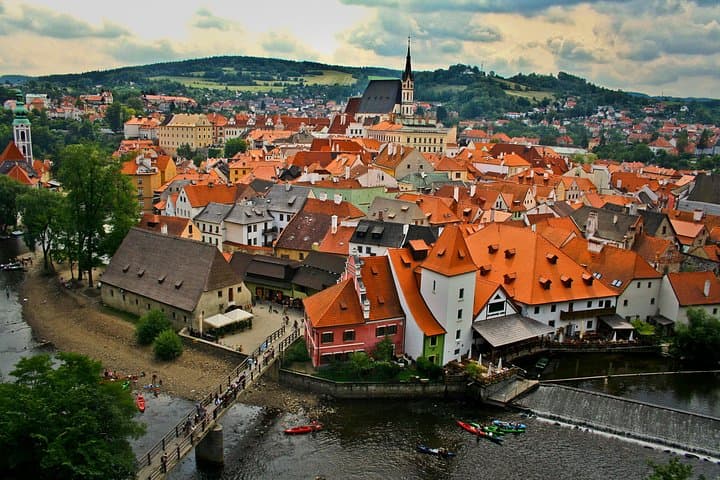 Private transfer from Prague to Vilshofen with Stopover in Cesky Krumlov