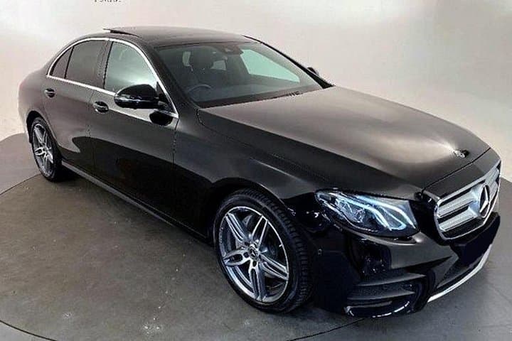 Airport Private Transfers in Business Car