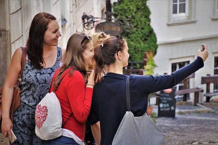 Prague to Budapest - Private Transfer with 2 hours of Sightseeing