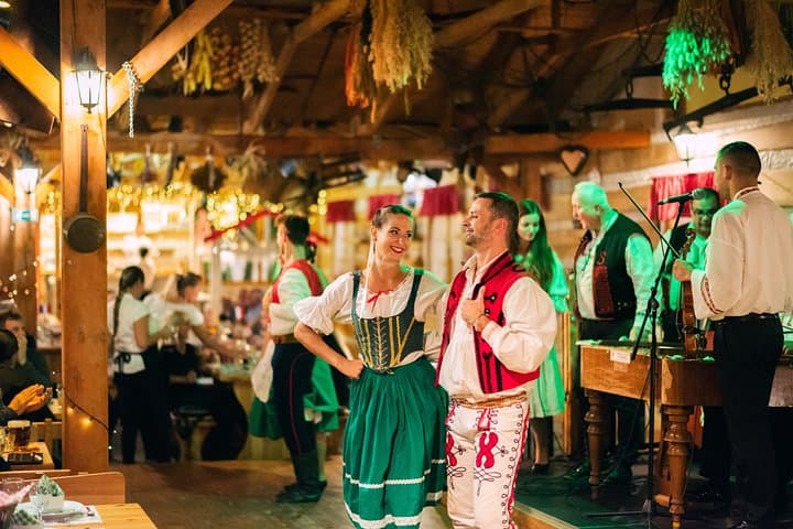 Folklore Dinner with Unlimited Drinks 4course Menu