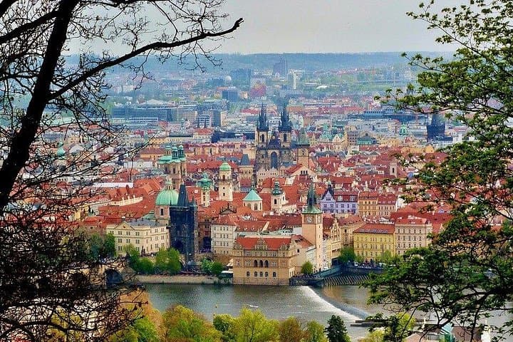 A weekend in Prague: Private transfers and tours with official tour guide