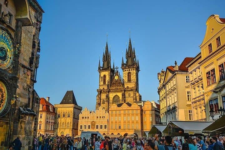 A weekend in Prague: Private transfers and tours with official tour guide