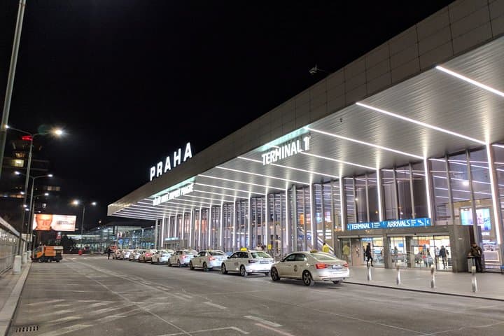 Private arrival OR departure transfer from/to Prague airport