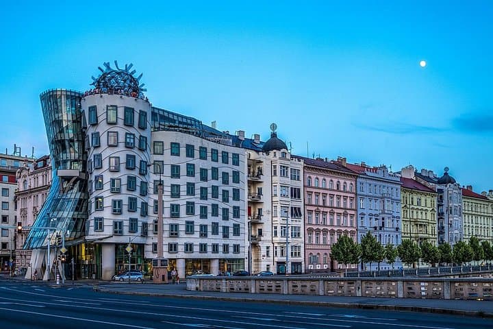 Best of Prague with Sightseeing Bus Tour, Cruise & Castle Entry