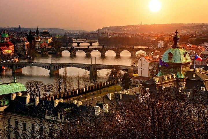 Best of Prague with Sightseeing Bus Tour, Cruise & Castle Entry