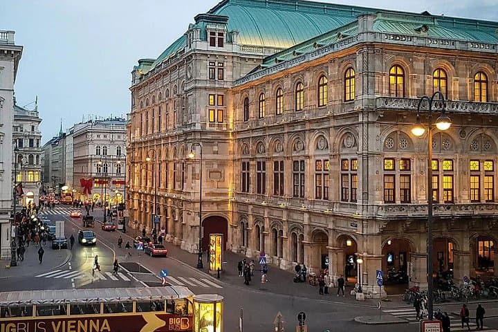Daily Door to Door Shared Shuttle bus from Cesky Krumlov to Vienna