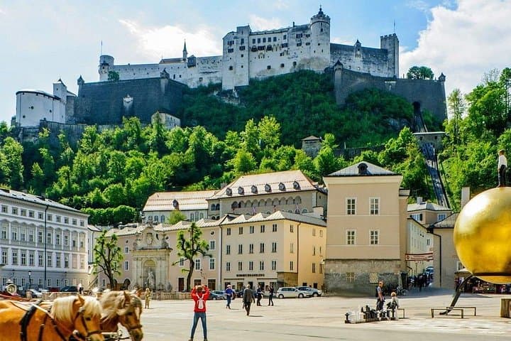 Private one way transfer from Cesky Krumlov to Salzburg