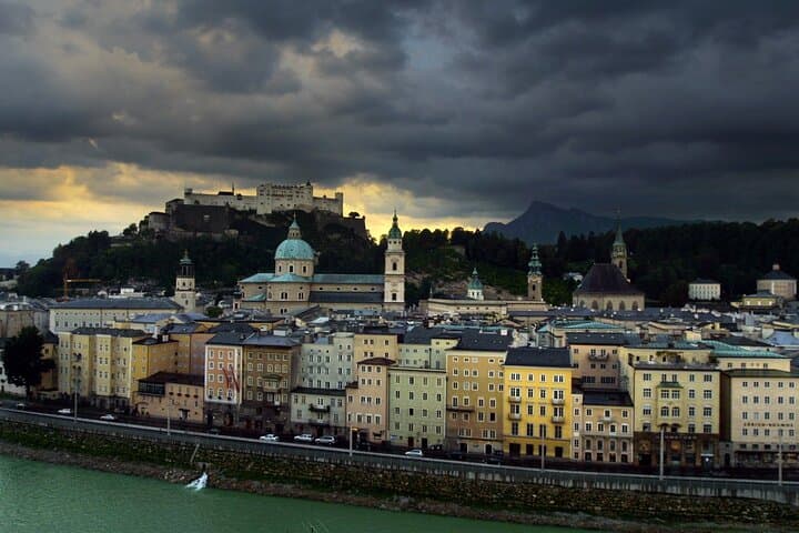Daily Door to door Shared Shuttle bus from Cesky Krumlov to Salzburg