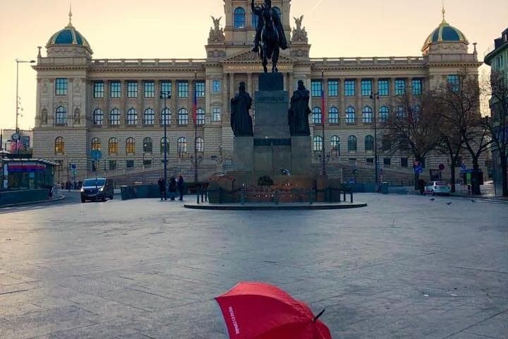 Prague Castle in Spanish, includes tickets and private transport to the Castle
