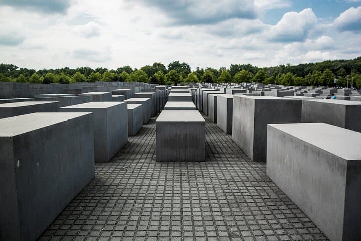 Prague to Berlin Private Transfer with Optional Sightseeing