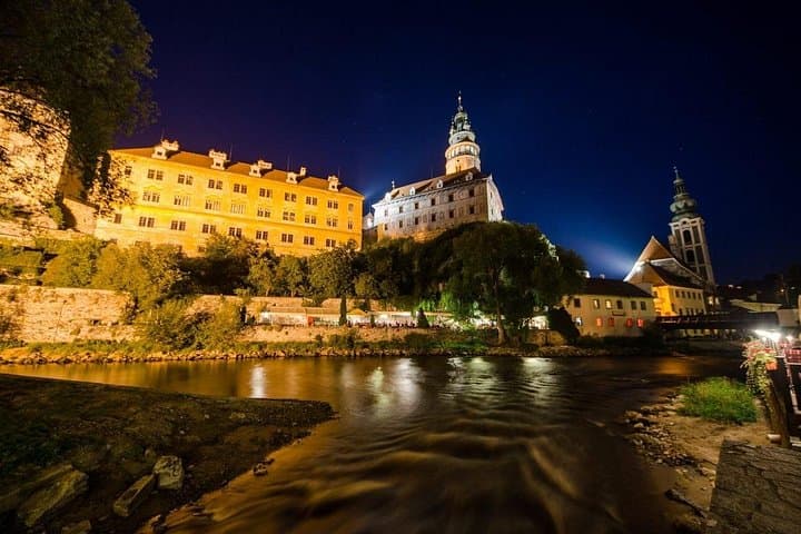 Private one way transfer from Cesky Krumlov to Vienna