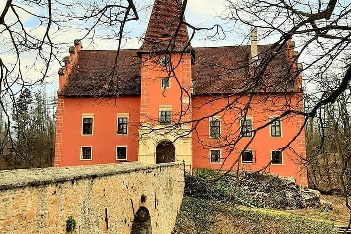 Cervena Lhota Castle