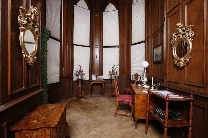 Hluboka castle - working room