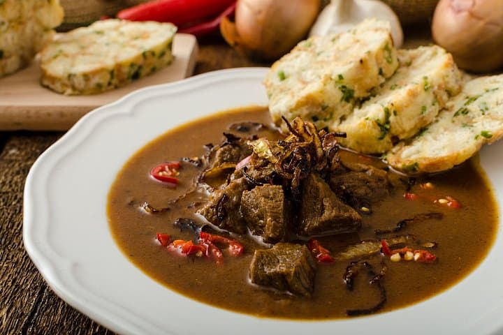 Small-Group Local Pubs Walking Tour And Traditional Czech Dinner