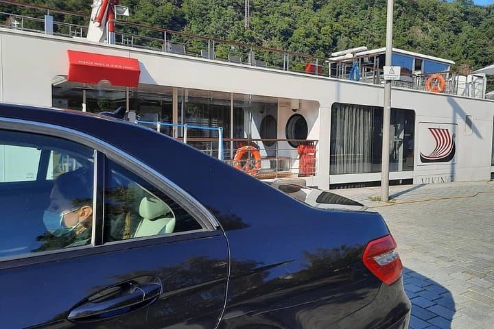 Private Transfer from Passau to Prague by Luxury car