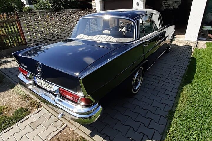 Retro Mercedes Prague Tour