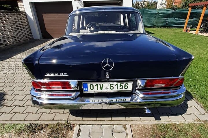 Retro Mercedes Prague Tour