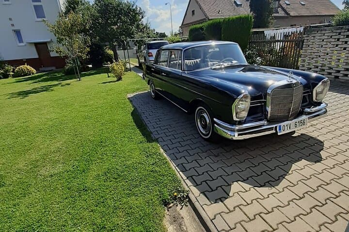 Retro Mercedes Prague Tour