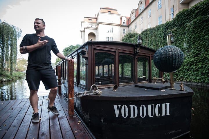45 minutes river cruise