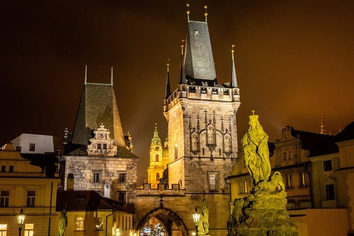 Charles Bridge: River Boat Cruise & Guided Walk ️with PragueWay
