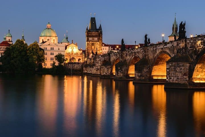 VIP Tour: Professional photos - You and Prague Best Monuments