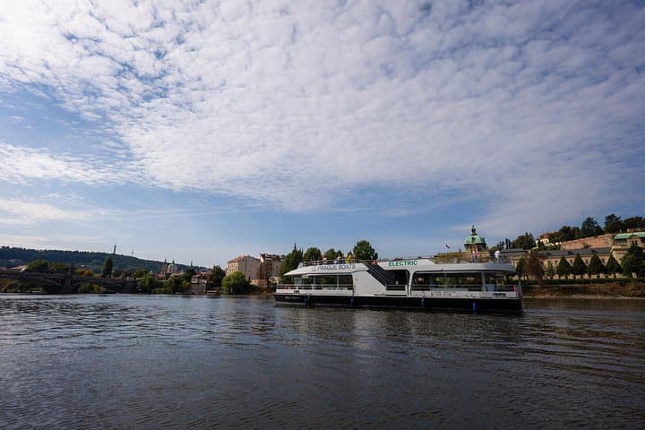 Prague: Evening Eco Cruise With a Glass of Prosecco in Bohemia