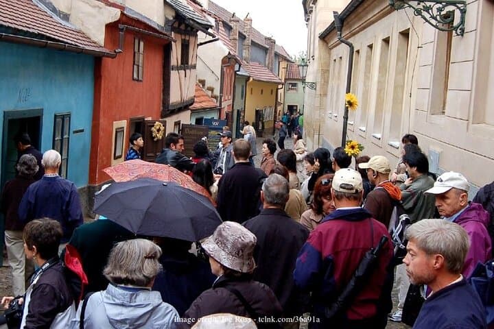 Visit Prague Castle & Lobkowicz Palace: Private Half-Day Tour
