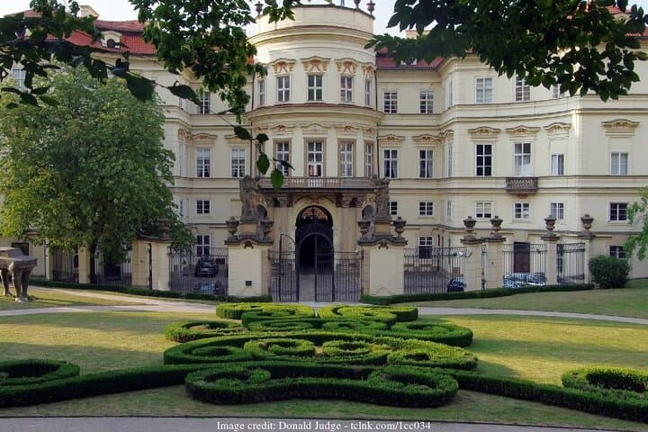 Visit Prague Castle & Lobkowicz Palace: Private Half-Day Tour