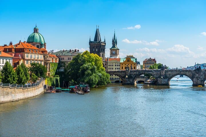 Shared River Cruise Tour in Prague with Dinner