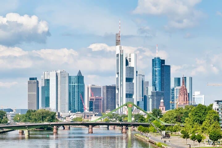 Private Transfer from Prague to Frankfurt Main