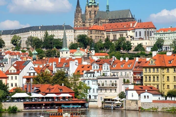 Prague In a Day: Private Full-Day Walking Tour with Prague Castle