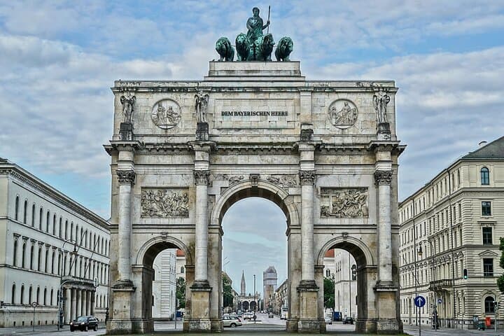 Transfer from Prague to Munich with 3h of stop in Karlovy Vary