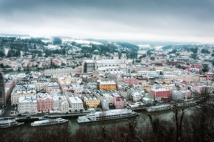 Private Transfer from Prague to Passau with 2h in Cesky Krumlov