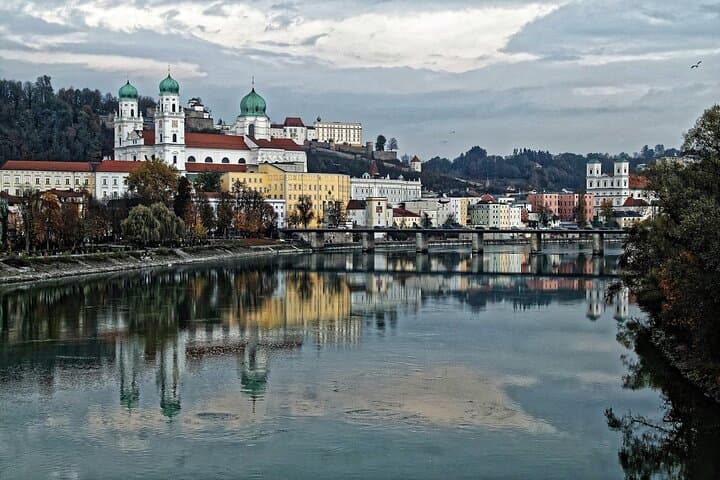 Private Transfer from Prague to Passau with 2h in Cesky Krumlov